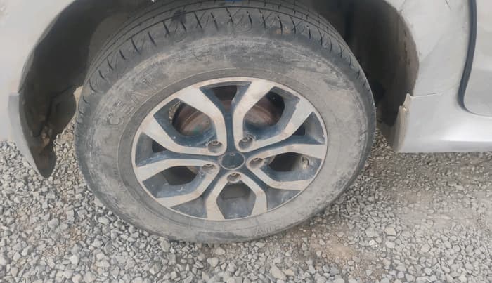 2013 Nissan Terrano XL (D), Diesel, Manual, 1,43,915 km, tyre