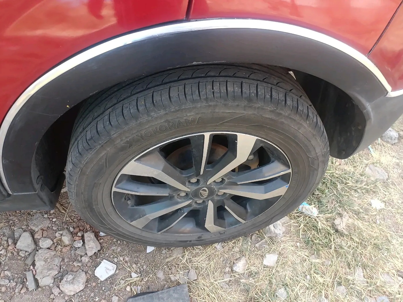 2019 Mahindra XUV300 W8 (O) 1.5 DIESEL, Diesel, Manual, 1,04,390 km, tyre