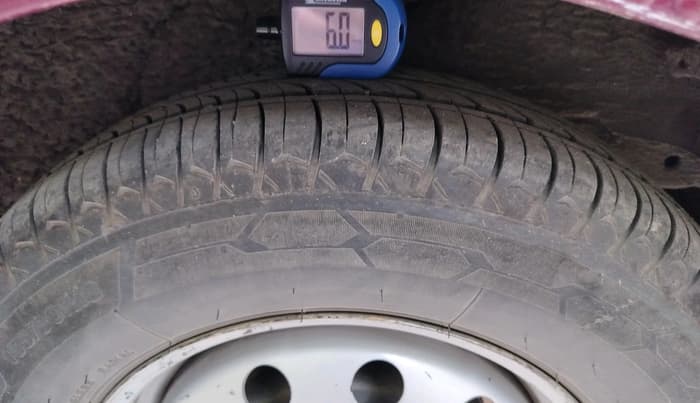 2013 Hyundai i10 ERA 1.1, Petrol, Manual, 1,19,392 km, tyre