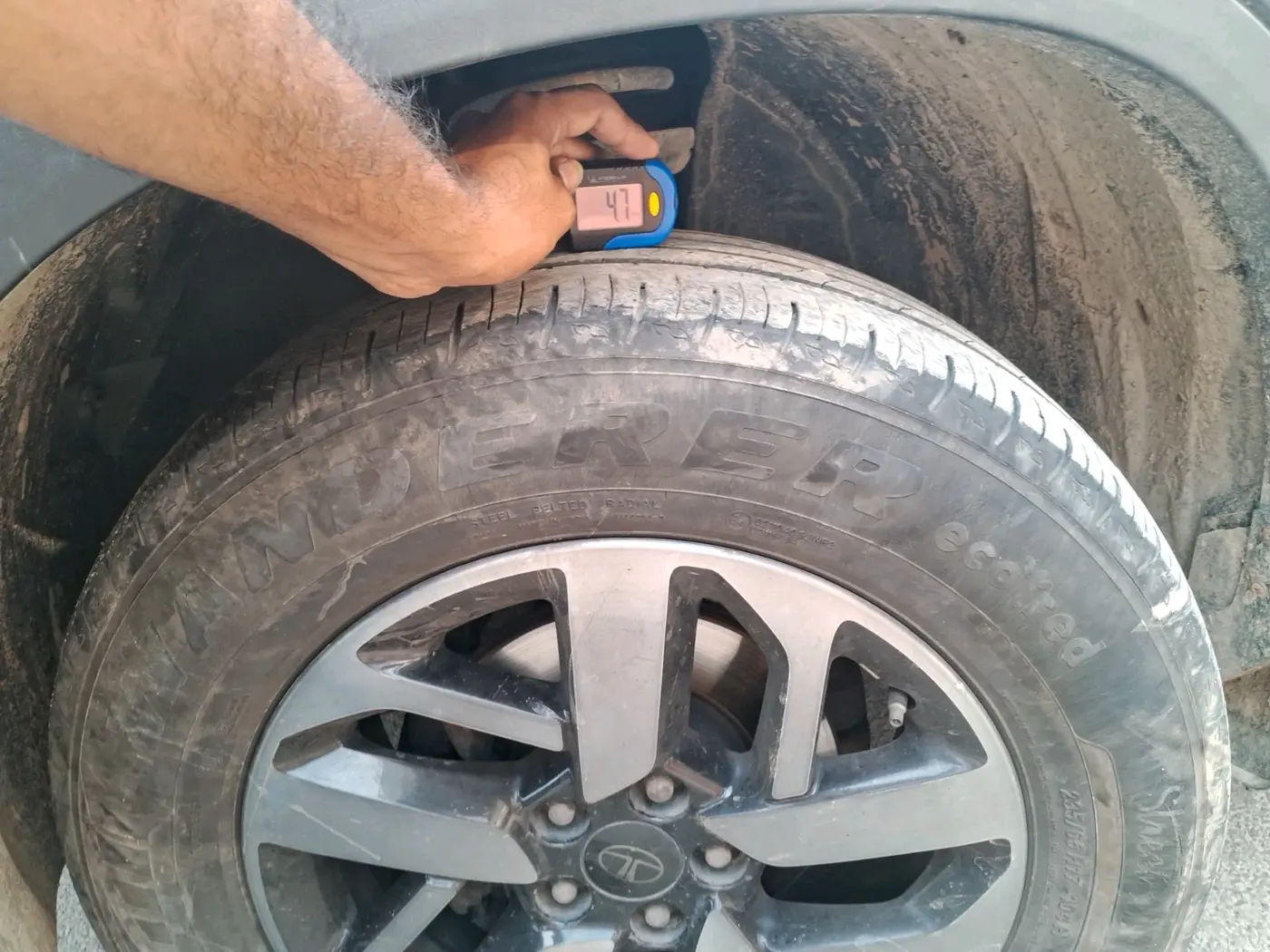 2025 Tata Harrier PURE PLUS S DARK EDITION, Diesel, Manual, 43,039 km, tyre