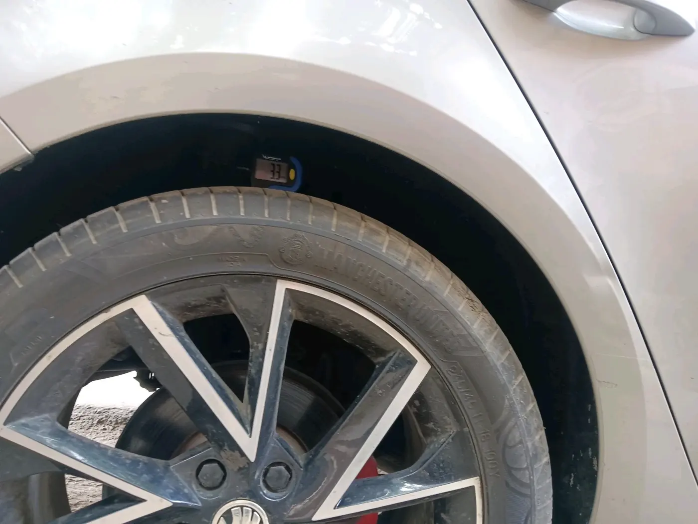 2014 Skoda Octavia ELEGANCE 1.8 TSI AT, Petrol, Automatic, 1,09,275 km, tyre