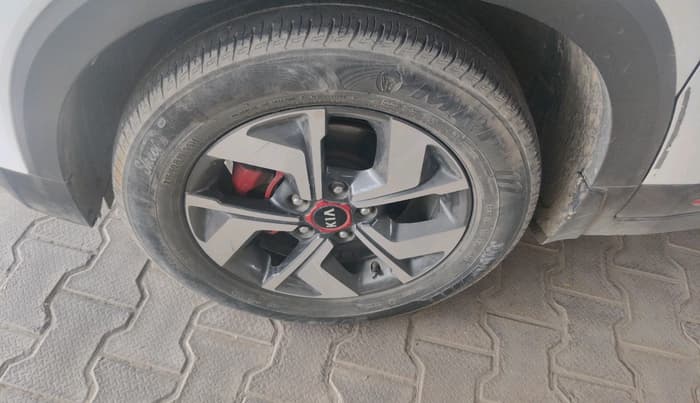 2020 KIA SONET GTX PLUS 1.5 AT, Diesel, Automatic, 1,15,892 km, tyre