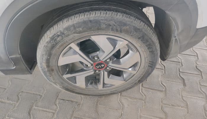 2020 KIA SONET GTX PLUS 1.5 AT, Diesel, Automatic, 1,15,892 km, tyre