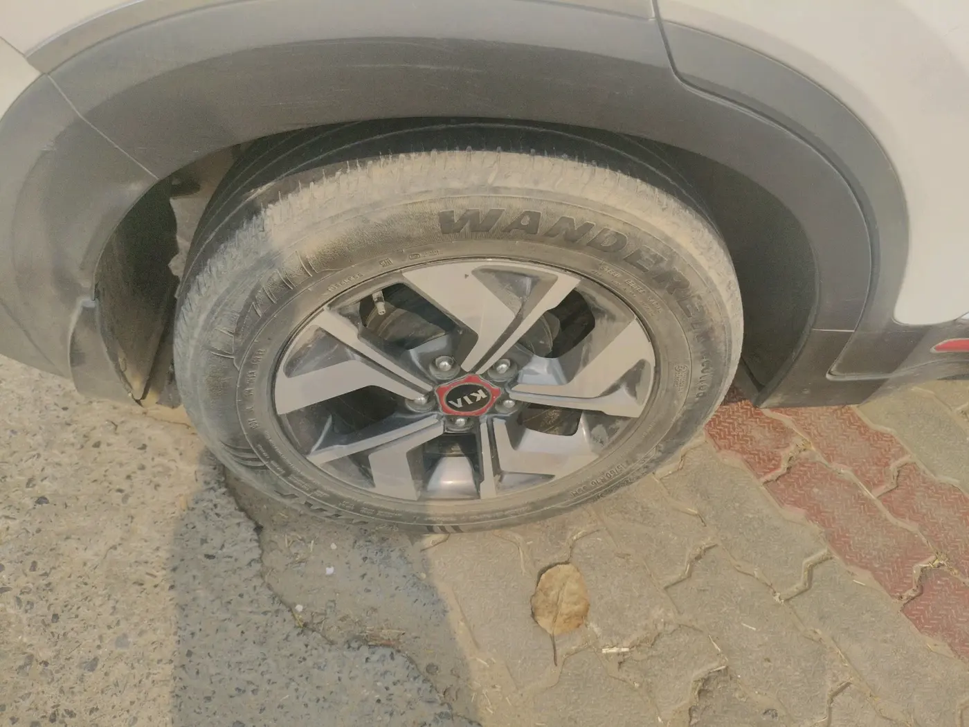 2020 KIA SONET GTX PLUS 1.5 AT, Diesel, Automatic, 1,15,892 km, tyre