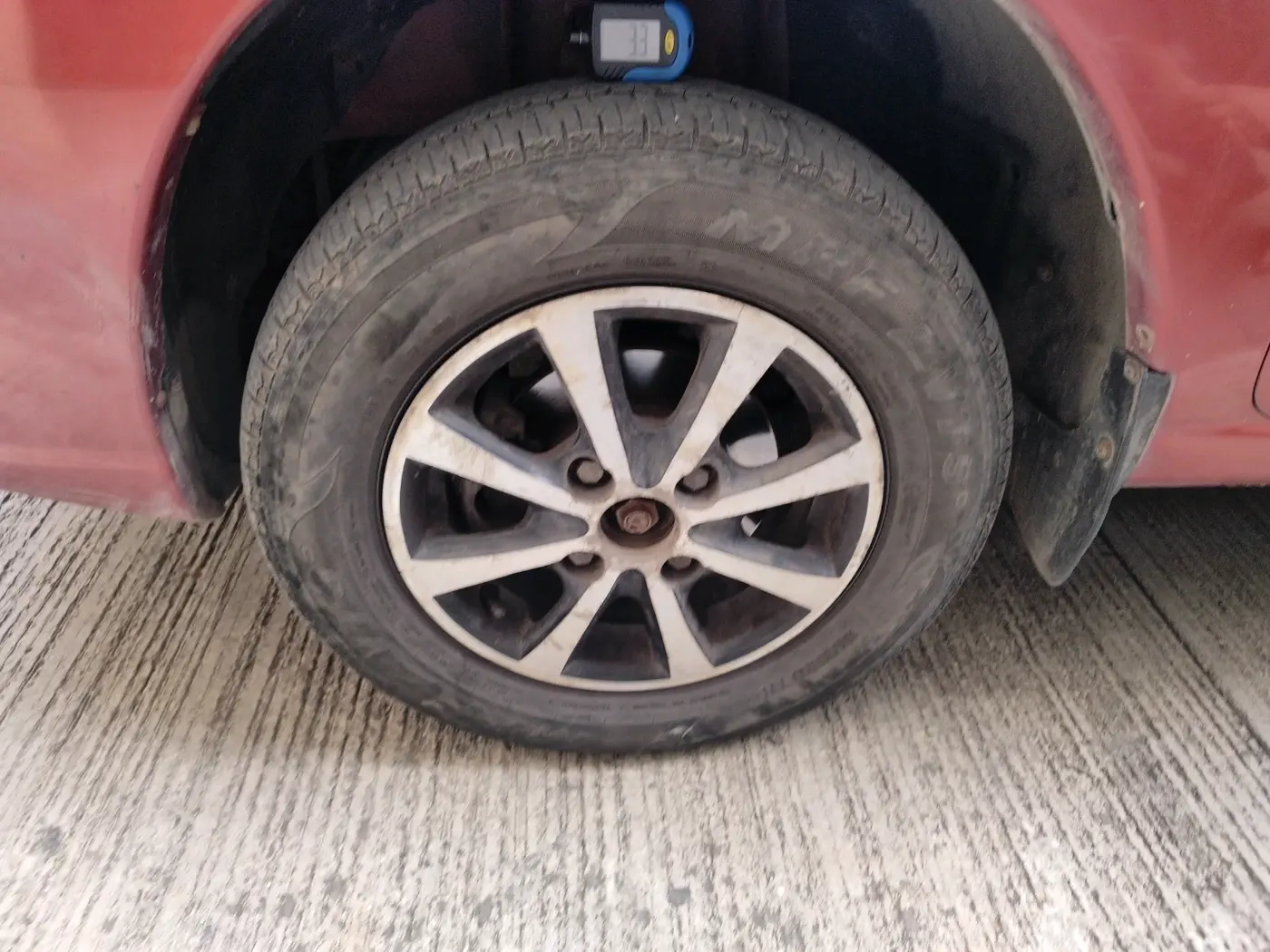 2011 Tata Indica V2 Xeta GLS 1.4, Petrol, Manual, 1,14,082 km, tyre