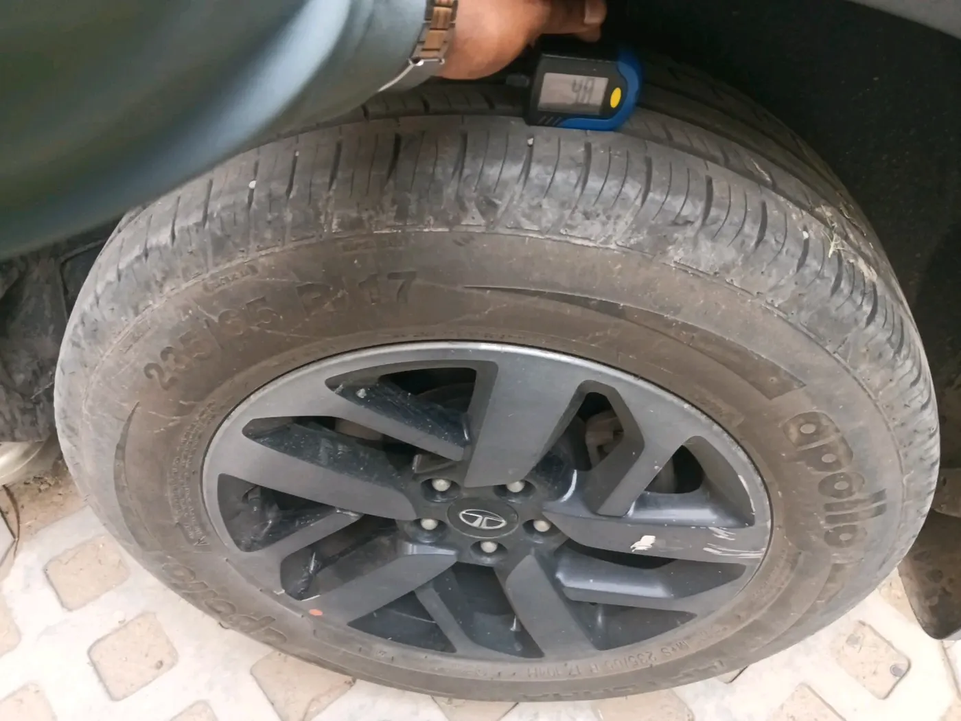 2022 Tata Harrier XZA PLUS 2.0L, Diesel, Automatic, 29,728 km, tyre