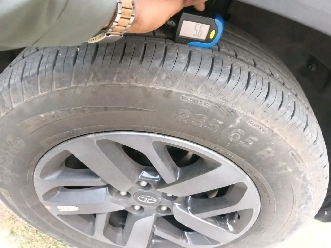2022 Tata Harrier XZA PLUS 2.0L, Diesel, Automatic, 29,728 km, tyre