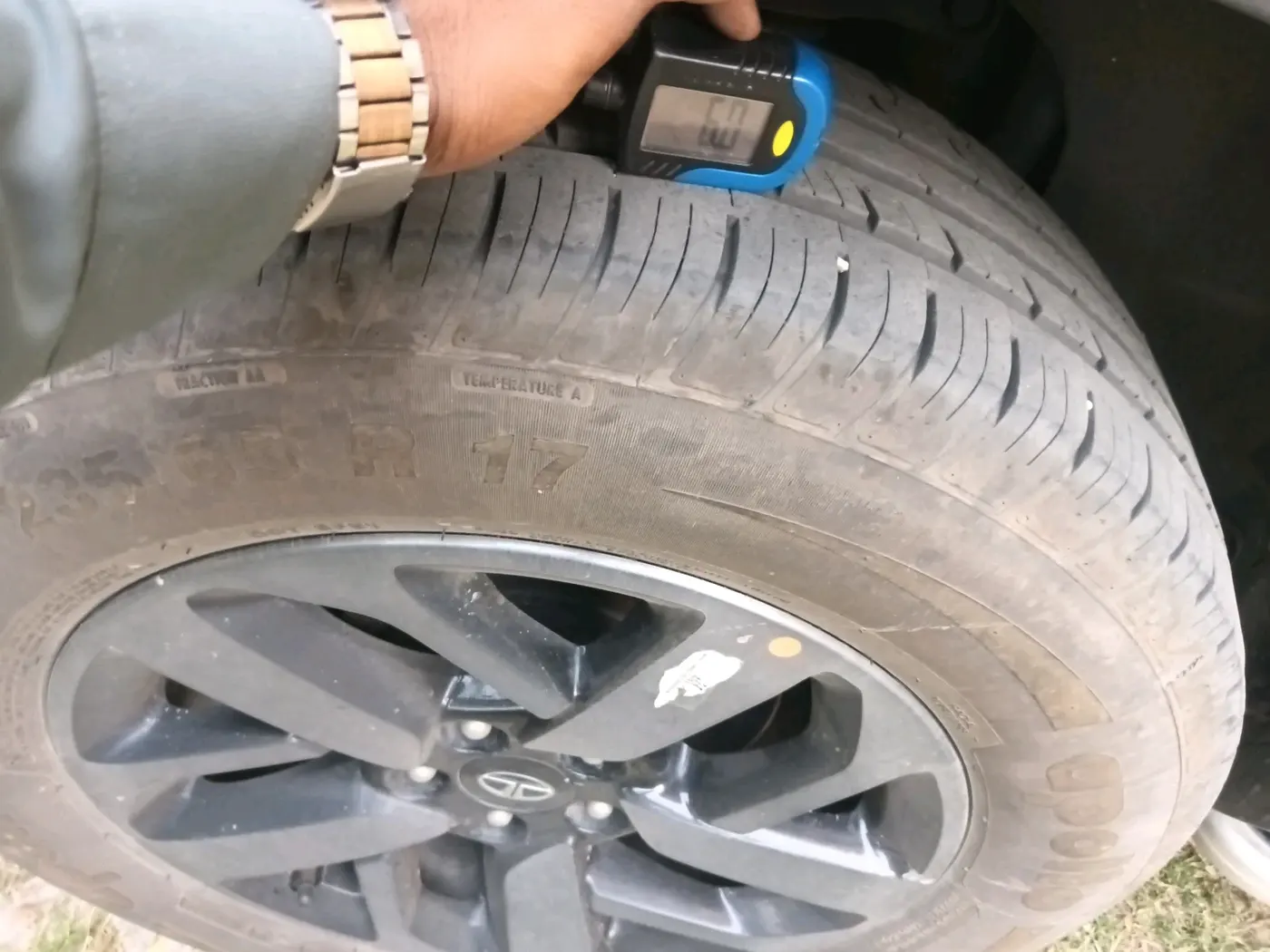 2022 Tata Harrier XZA PLUS 2.0L, Diesel, Automatic, 29,728 km, tyre