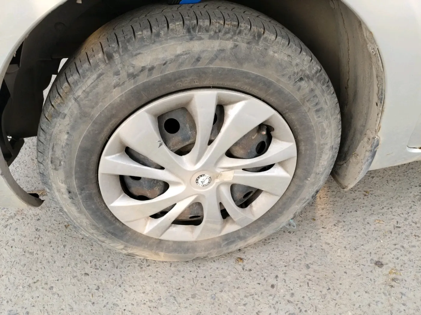 2018 Maruti Dzire VXI, CNG, Manual, 1,11,262 km, tyre