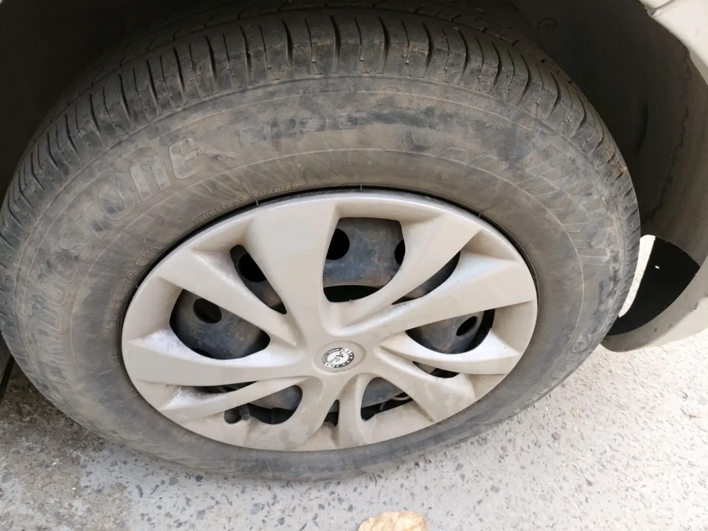 2018 Maruti Dzire VXI, CNG, Manual, 1,11,262 km, tyre