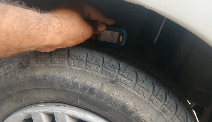 2013 Maruti Swift VXI, Petrol, Manual, 77,501 km, tyre
