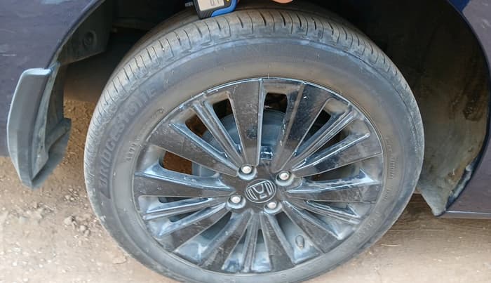 2025 Honda City 1.5L I-VTEC ZX CVT, Petrol, Automatic, 6,960 km, tyre