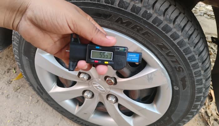 2011 Hyundai Eon MAGNA, Petrol, Manual, 46,137 km, tyre