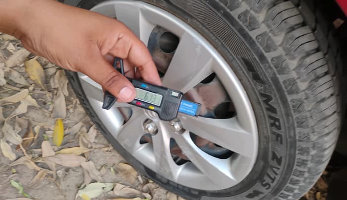 2011 Hyundai Eon MAGNA, Petrol, Manual, 46,137 km, tyre
