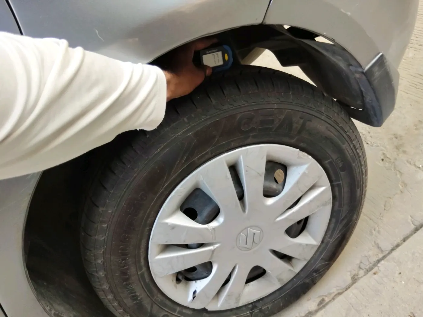 2014 Maruti Swift Dzire VXI, Petrol, Manual, 1,34,204 km, tyre