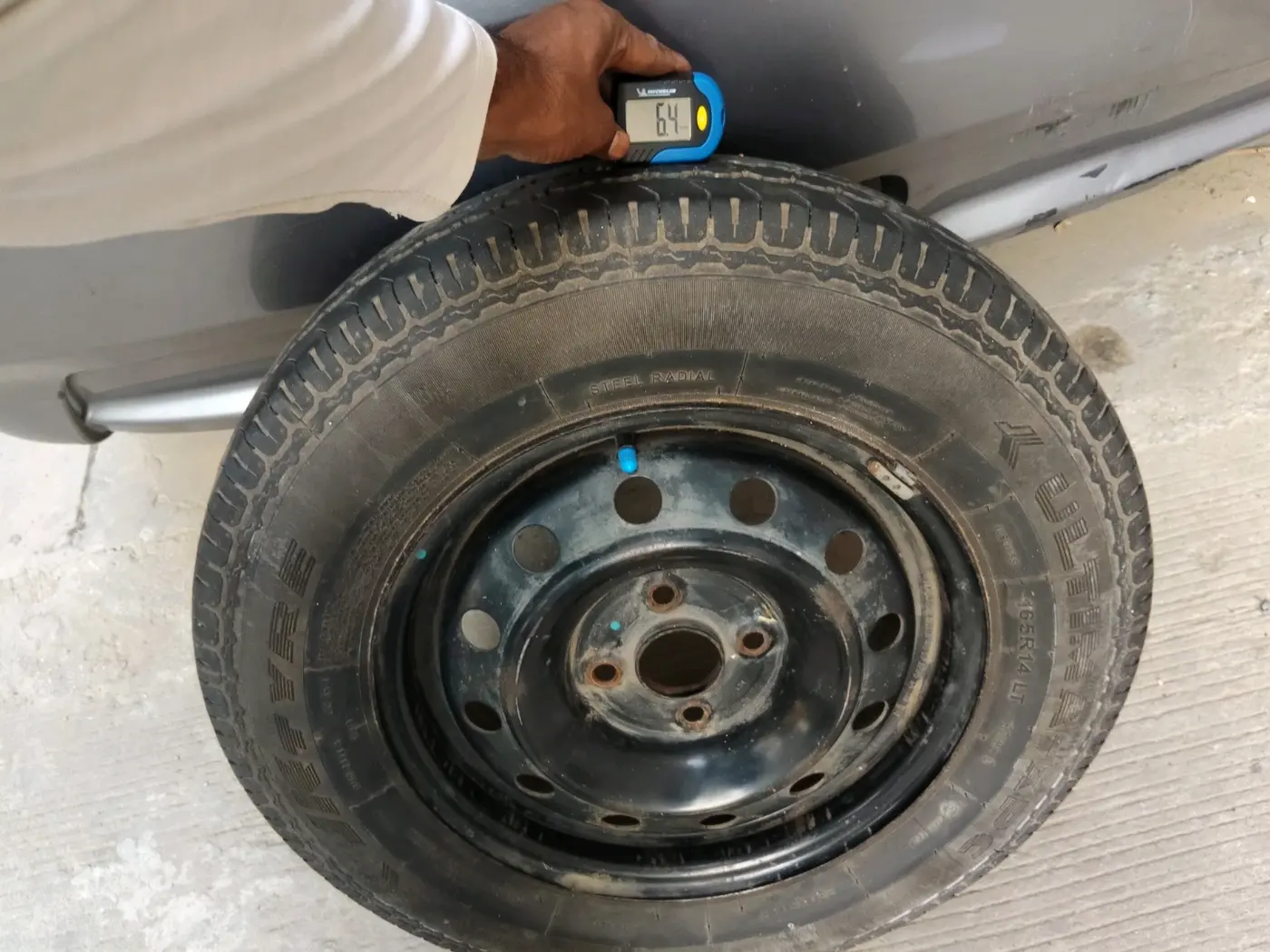 2014 Maruti Swift Dzire VXI, Petrol, Manual, 1,34,204 km, tyre