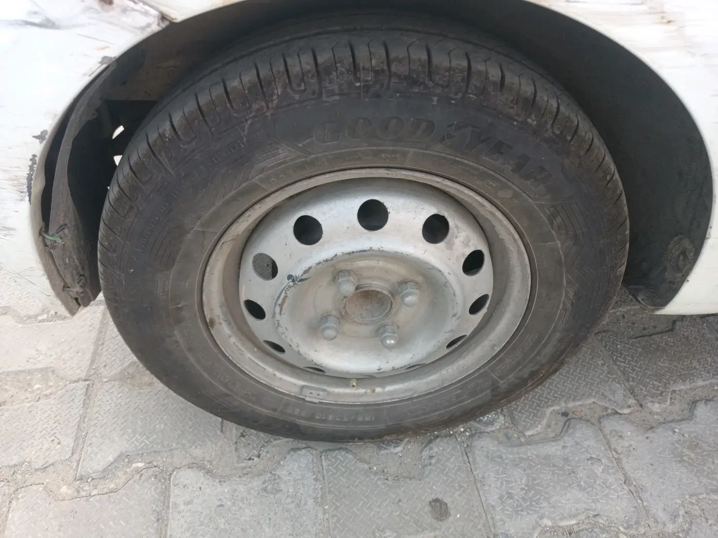 2011 Hyundai i10 ERA 1.1, Petrol, Manual, 99,189 km, tyre