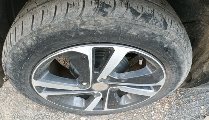 2021 Tata ALTROZ XZ PETROL, CNG, Manual, 58,573 km, tyre