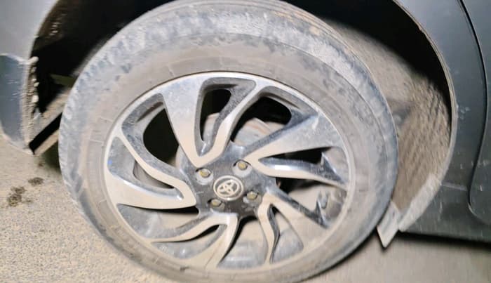 2020 Toyota Glanza V, Petrol, Manual, 29,055 km, tyre