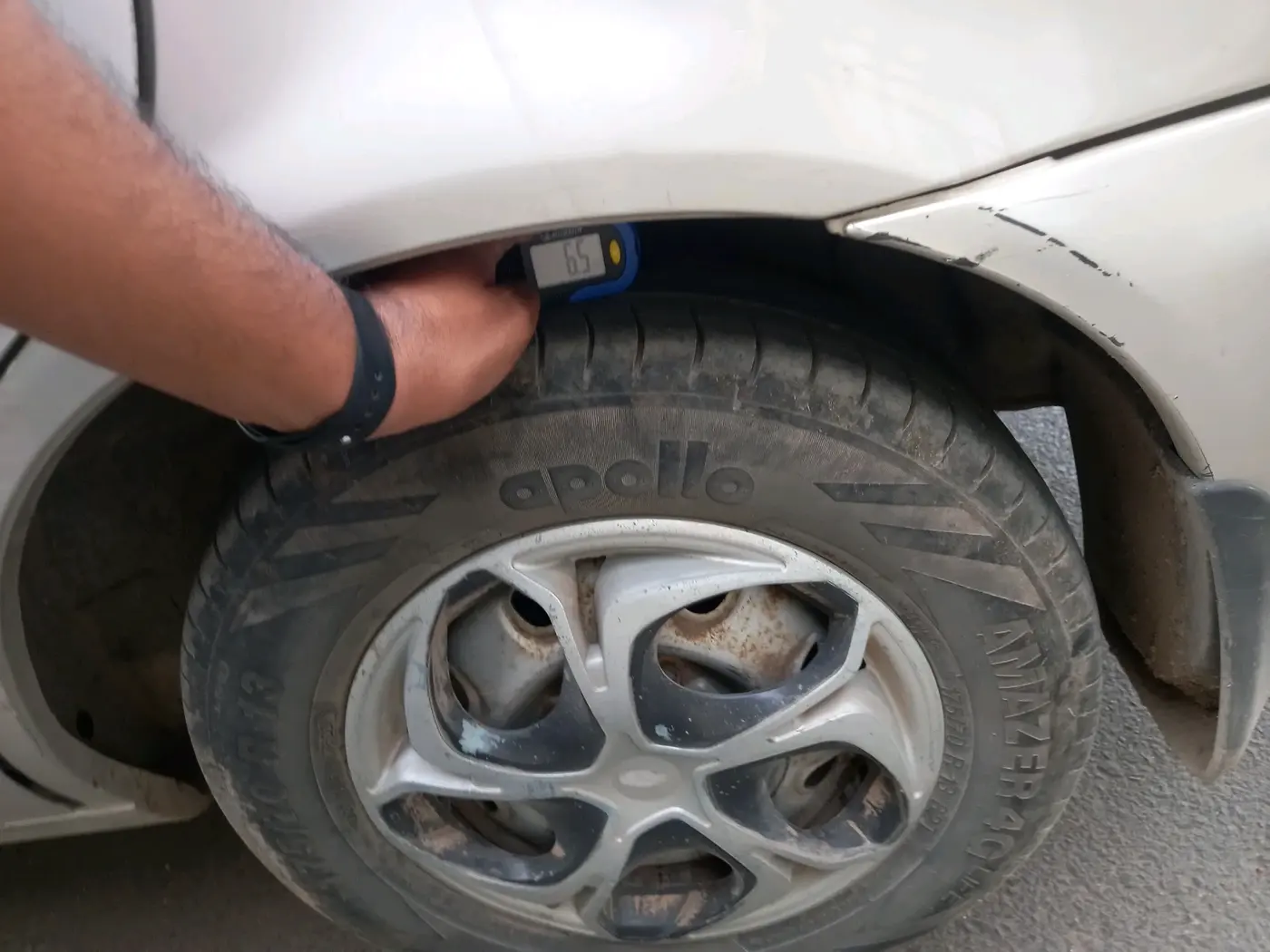 2004 Maruti Baleno LXI, CNG, Manual, 2,17,936 km, tyre