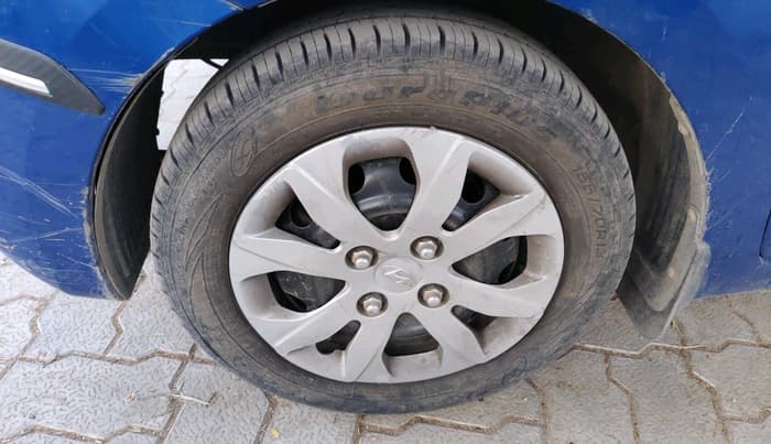 2016 Hyundai Eon SPORTZ, Petrol, Manual, 50,863 km, tyre