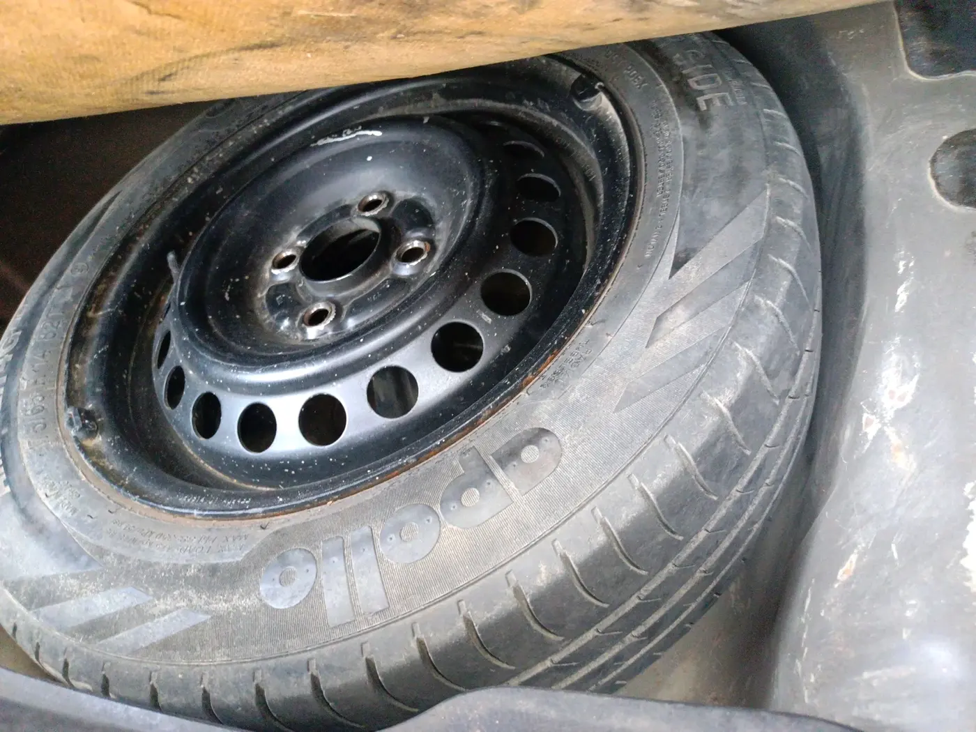2015 Maruti Swift Dzire VDI, Diesel, Manual, 94,045 km, tyre