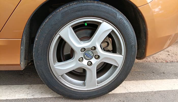 2013 Volvo S60 SUMMUM D5, Diesel, Automatic, 1,08,430 km, tyre
