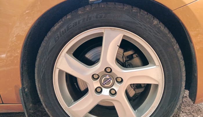 2013 Volvo S60 SUMMUM D5, Diesel, Automatic, 1,08,430 km, tyre