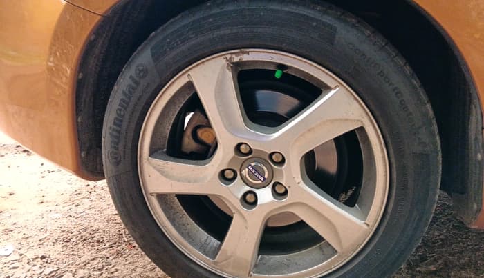 2013 Volvo S60 SUMMUM D5, Diesel, Automatic, 1,08,430 km, tyre