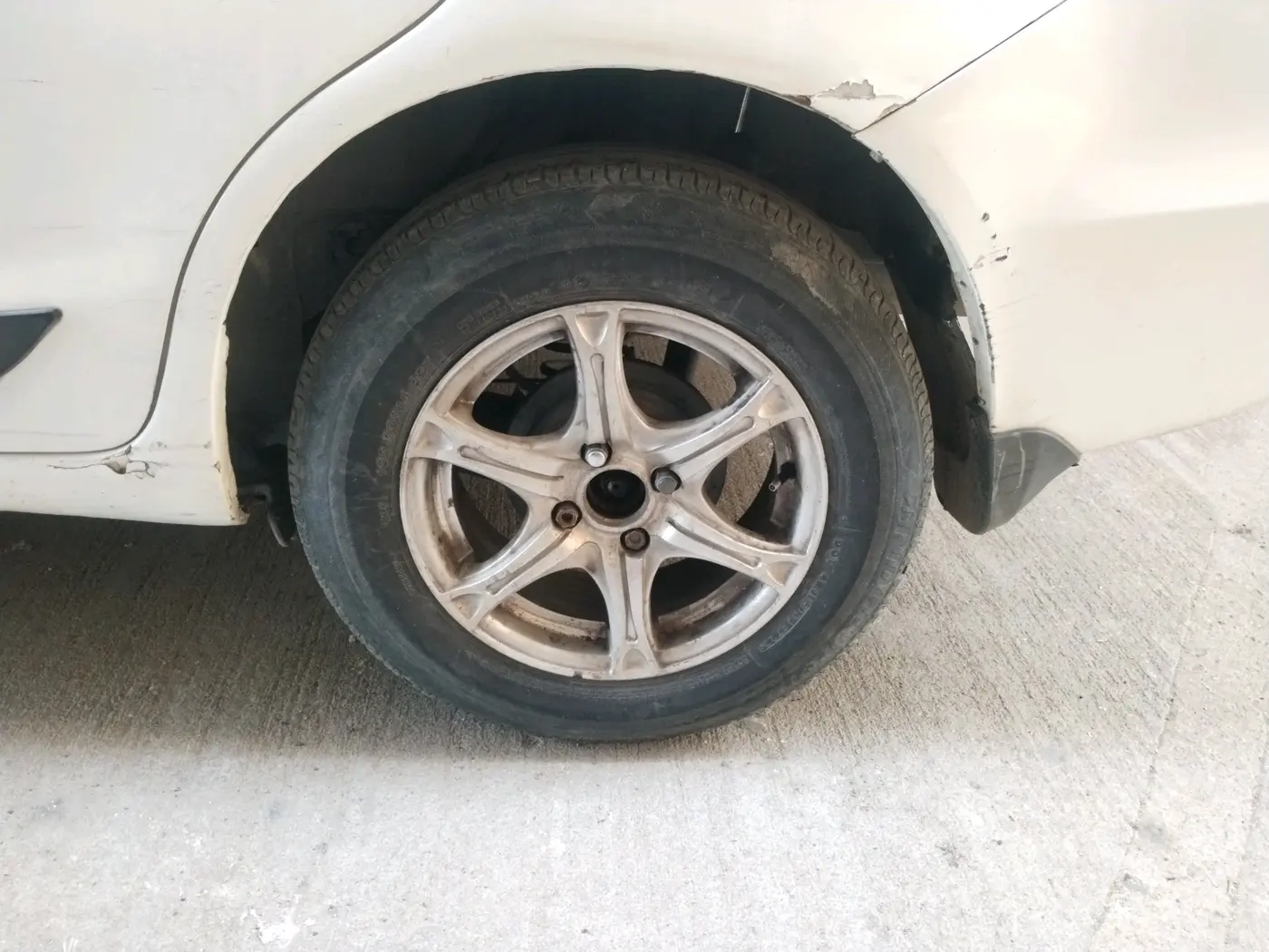 2015 Honda Amaze 1.5L I-DTEC E, Diesel, Manual, 87,055 km, tyre