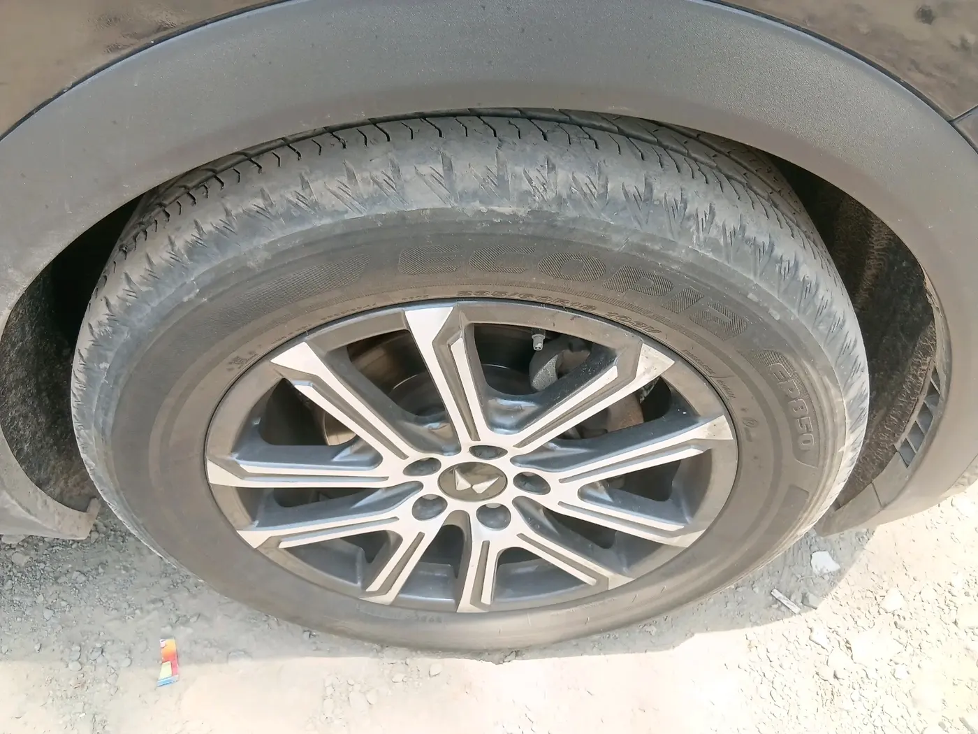 2023 Mahindra XUV700 AX 7 LUXURY D AWD AT 7 STR, Diesel, Automatic, 41,684 km, tyre