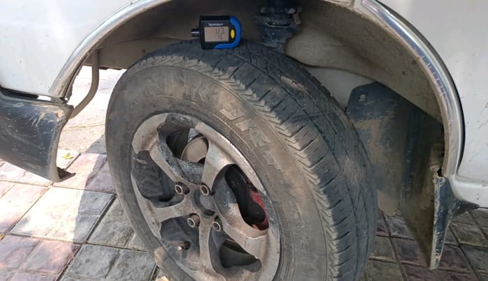 2023 Maruti Eeco 5 STR AC CNG, CNG, Manual, 1,03,395 km, tyre