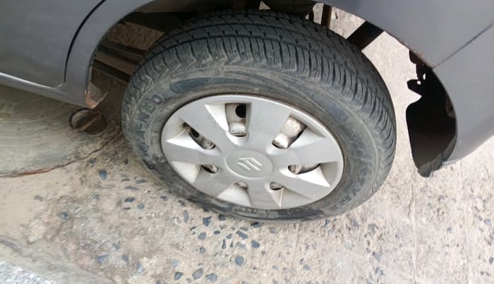 2014 Maruti Wagon R 1.0 LXI CNG, CNG, Manual, 1,00,104 km, tyre