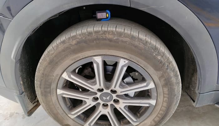 2021 Mahindra XUV700 AX 7 LUXURY D MT 7 STR, Diesel, Manual, 78,359 km, tyre