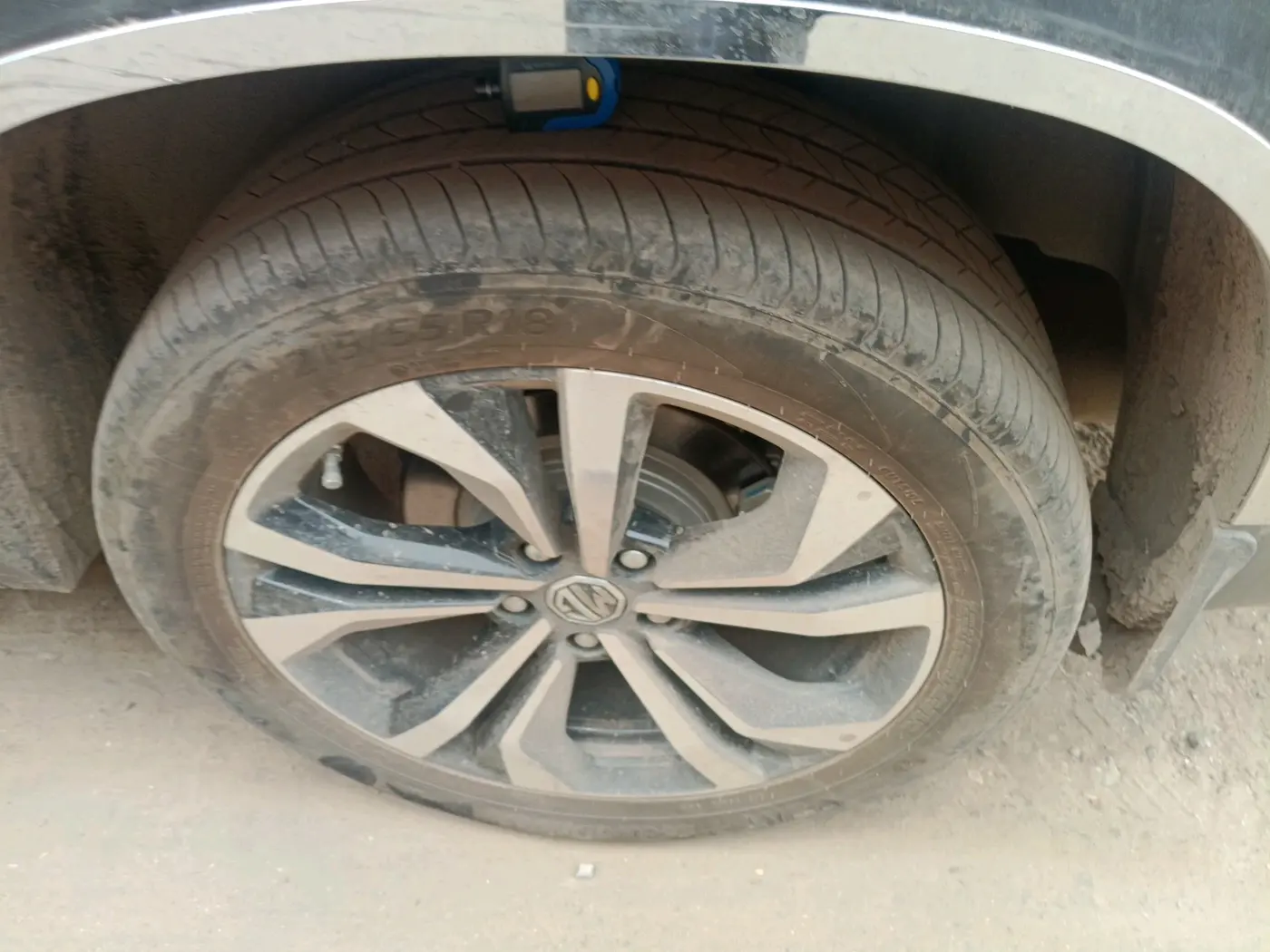 2025 MG HECTOR PLUS Select Pro 1.5 MT 7 STR, Petrol, Manual, 13,133 km, tyre
