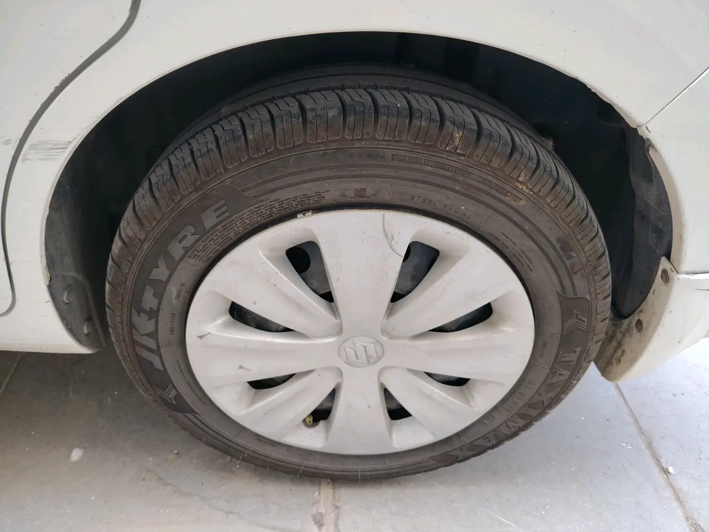 2016 Maruti Ertiga VXI, CNG, Manual, 1,95,074 km, tyre