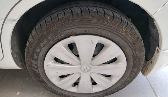 2016 Maruti Ertiga VXI, CNG, Manual, 1,95,074 km, tyre
