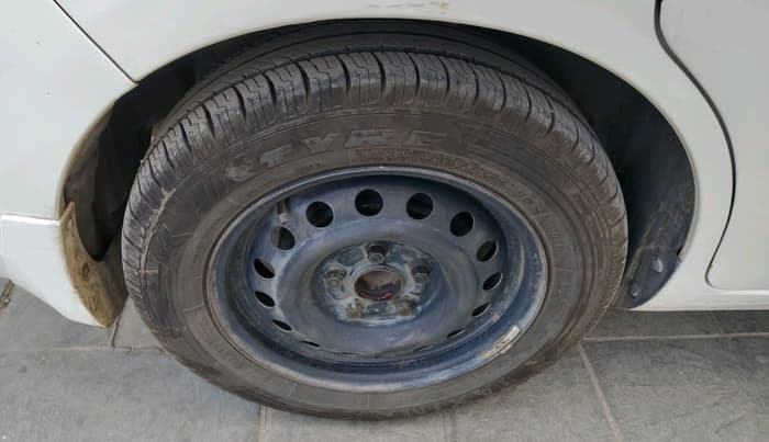 2016 Maruti Ertiga VXI, CNG, Manual, 1,95,074 km, tyre