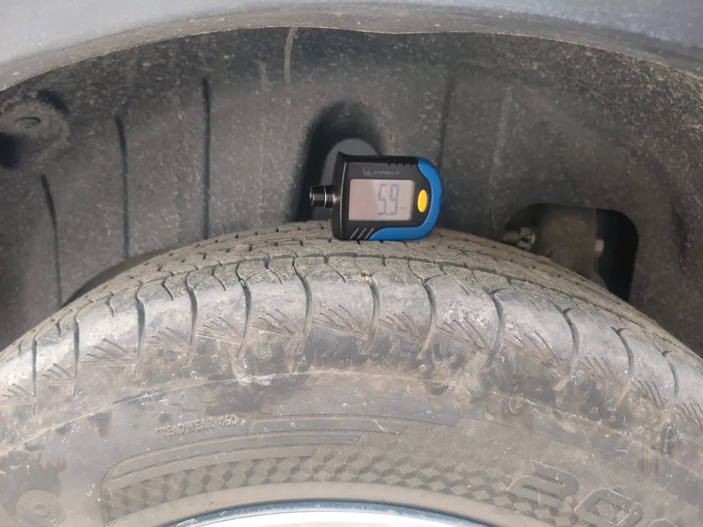 2024 Mahindra XUV 3XO MX2 Pro 1.2 L TCMPFI AT, Petrol, Automatic, 14,937 km, tyre