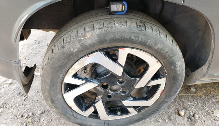 2023 Nissan MAGNITE XV MT, Petrol, Manual, 64,354 km, tyre