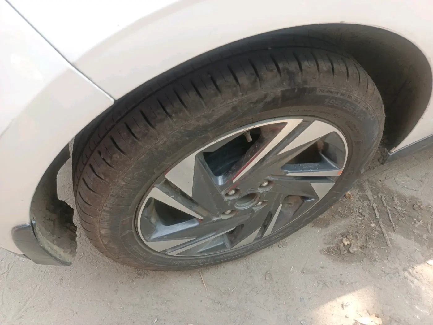 2021 Hyundai NEW I20 Asta 1.0 GDI Turbo IMT, Petrol, Manual, 1,19,987 km, tyre