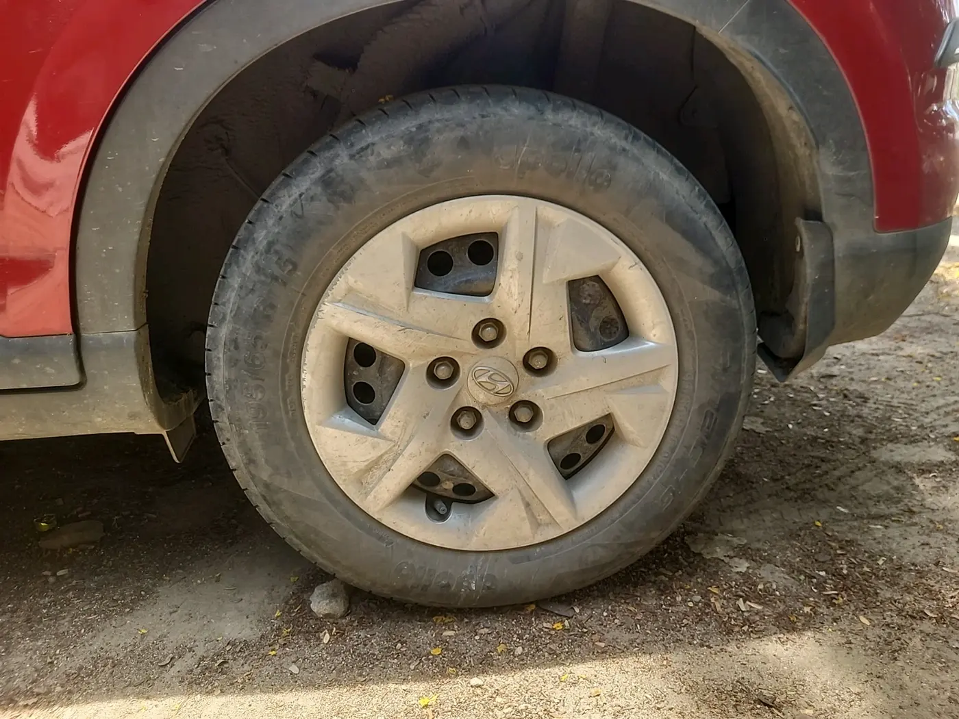 2021 Hyundai VENUE S+ 1.2, Petrol, Manual, 21,510 km, tyre