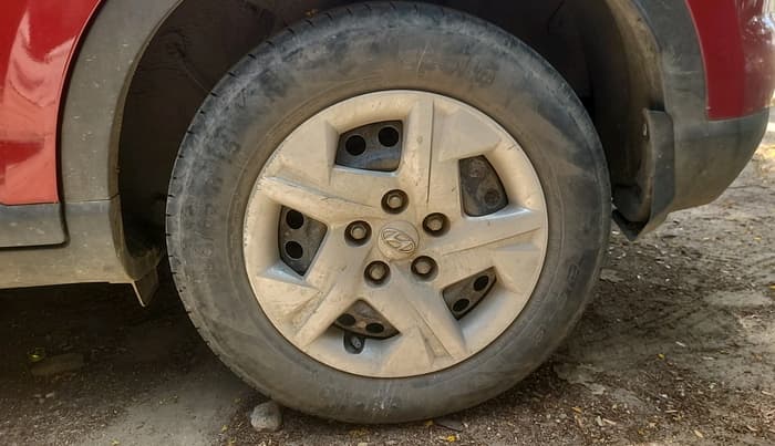 2021 Hyundai VENUE S+ 1.2, Petrol, Manual, 21,510 km, tyre