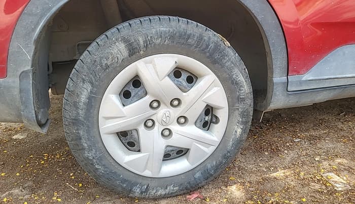 2021 Hyundai VENUE S+ 1.2, Petrol, Manual, 21,510 km, tyre