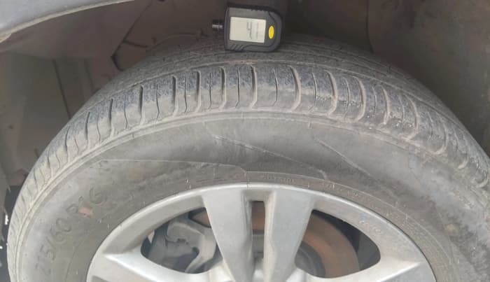 2016 Maruti Vitara Brezza ZDI PLUS DUAL TONE, Diesel, Manual, 1,16,988 km, tyre