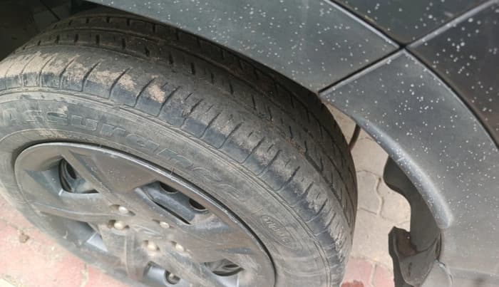 2023 Hyundai VENUE S 1.2, Petrol, Manual, 32,973 km, tyre