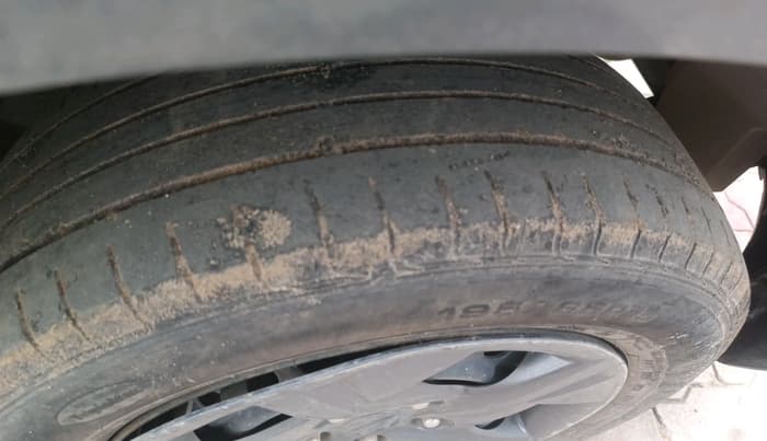 2023 Hyundai VENUE S 1.2, Petrol, Manual, 32,973 km, tyre