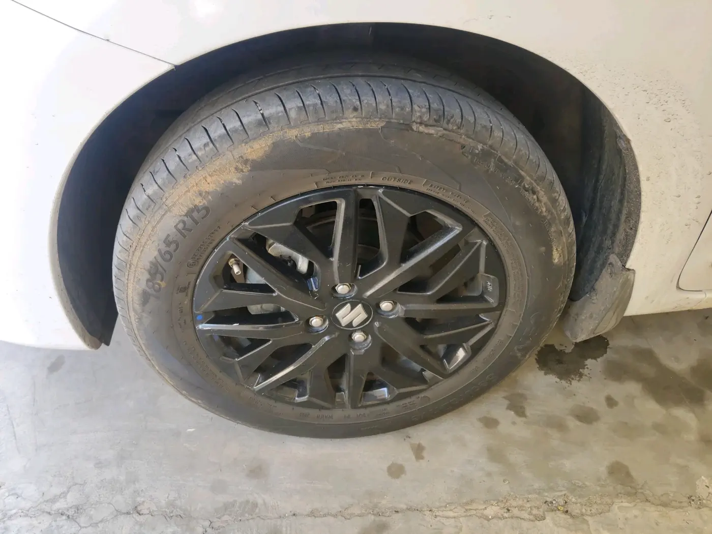 2024 Maruti Dzire ZXI, Petrol, Manual, 98,295 km, tyre