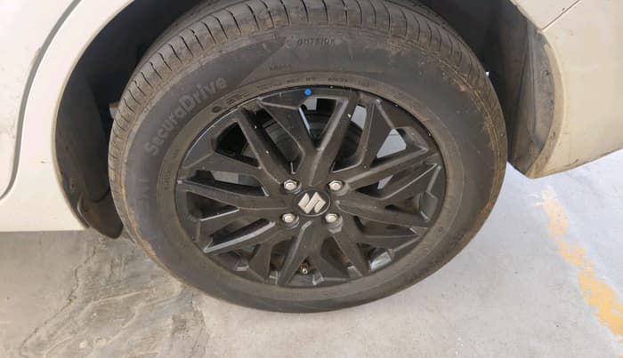 2024 Maruti Dzire ZXI, Petrol, Manual, 98,295 km, tyre