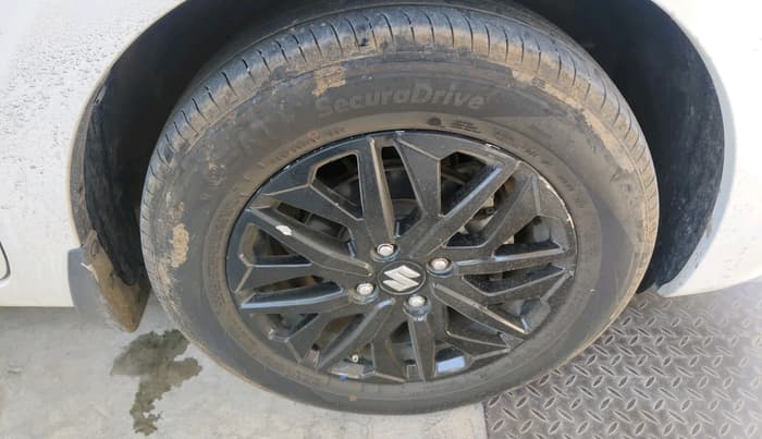 2024 Maruti Dzire ZXI, Petrol, Manual, 98,295 km, tyre
